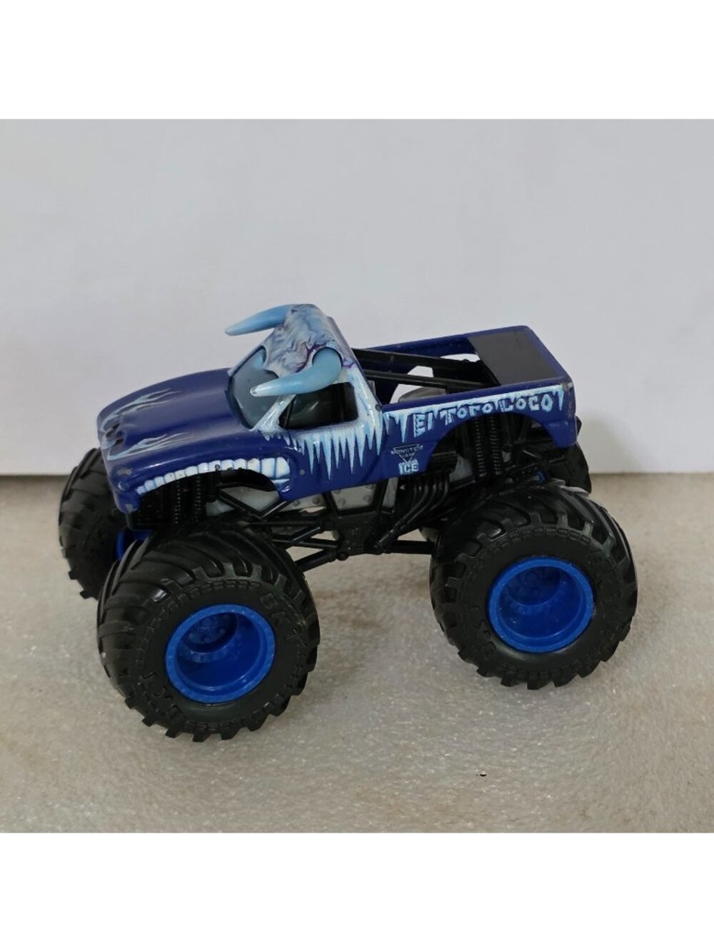Monster Jam Truck El Toro Loco Ice Blue & White Horns 1:64 diecast Spin Master